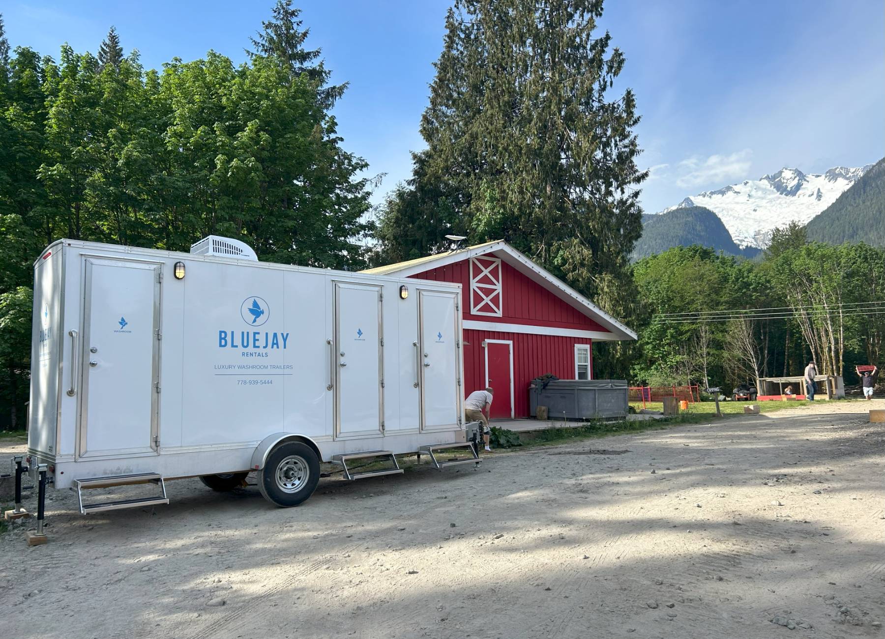 Why Renting a Washroom Trailer is a Must for Your Outdoor Wedding