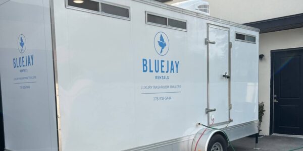 How Luxury Washroom Trailers Can Boost Your Workers’ Morale