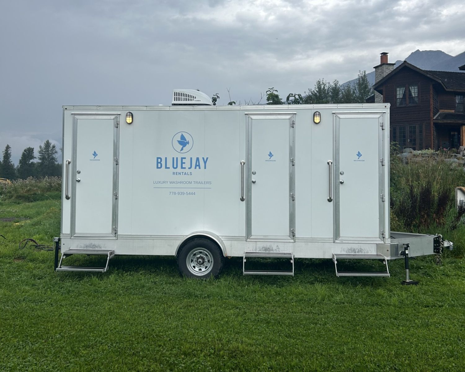 portable bathroom outside event