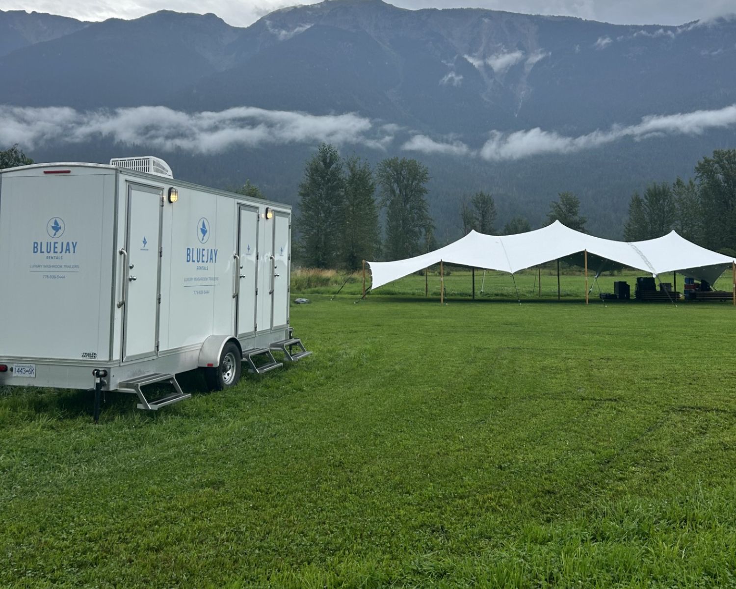 The Difference Between a Washroom Trailer and Porta Potty