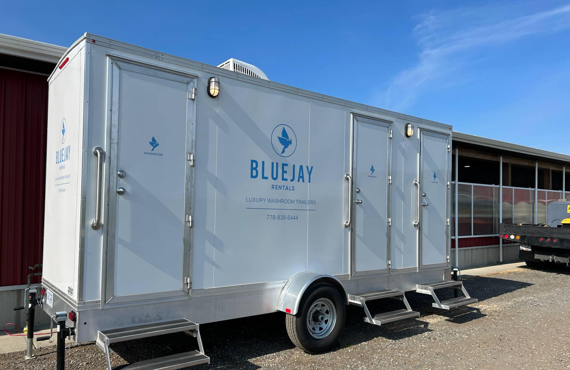 2 door washroom trailer